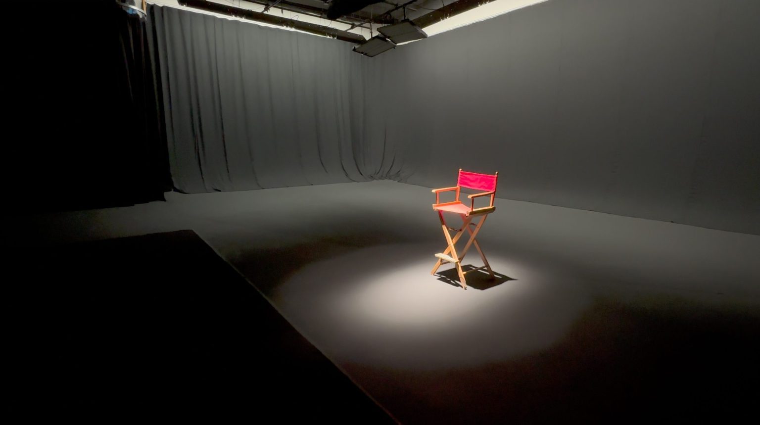 Independence Studio – White Cyc, Green Screen, Black Void 360